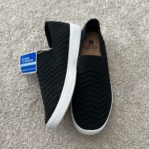 NIB - WHITE MOUNTAIN COURAGE KNIT SNEAKER